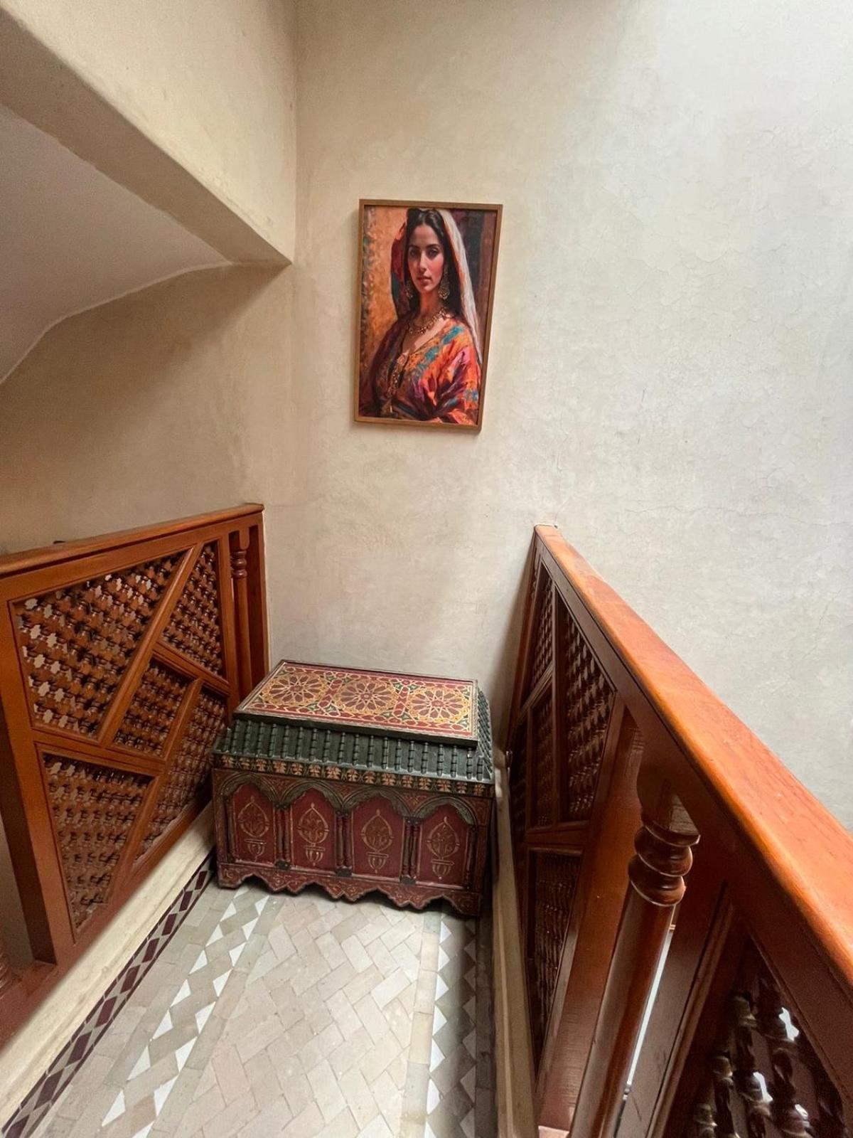 Riad Amazing Amazigh Avec Jacuzzi Petit Dejeuner Compris Avec Aussi Chambres Familiales Pres De La Place Jemaa El Fna Marrakesh Exterior foto