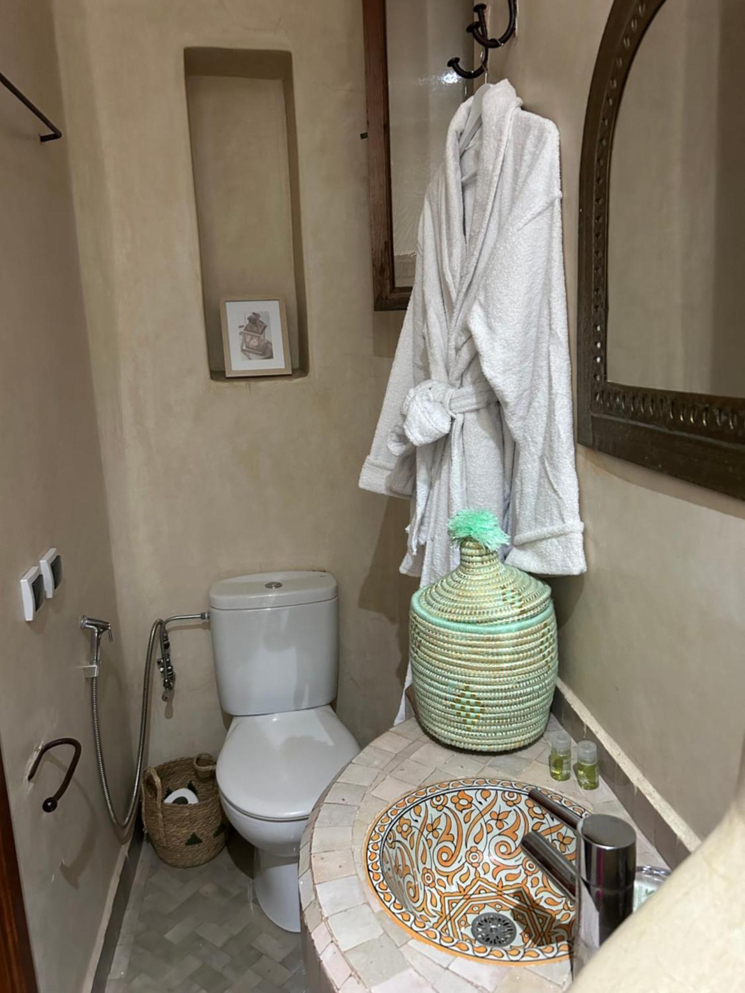 Riad Amazing Amazigh Avec Jacuzzi Petit Dejeuner Compris Avec Aussi Chambres Familiales Pres De La Place Jemaa El Fna Marrakesh Exterior foto