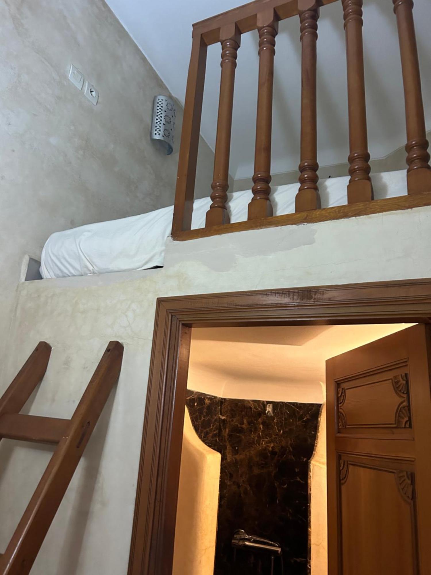Riad Amazing Amazigh Avec Jacuzzi Petit Dejeuner Compris Avec Aussi Chambres Familiales Pres De La Place Jemaa El Fna Marrakesh Exterior foto