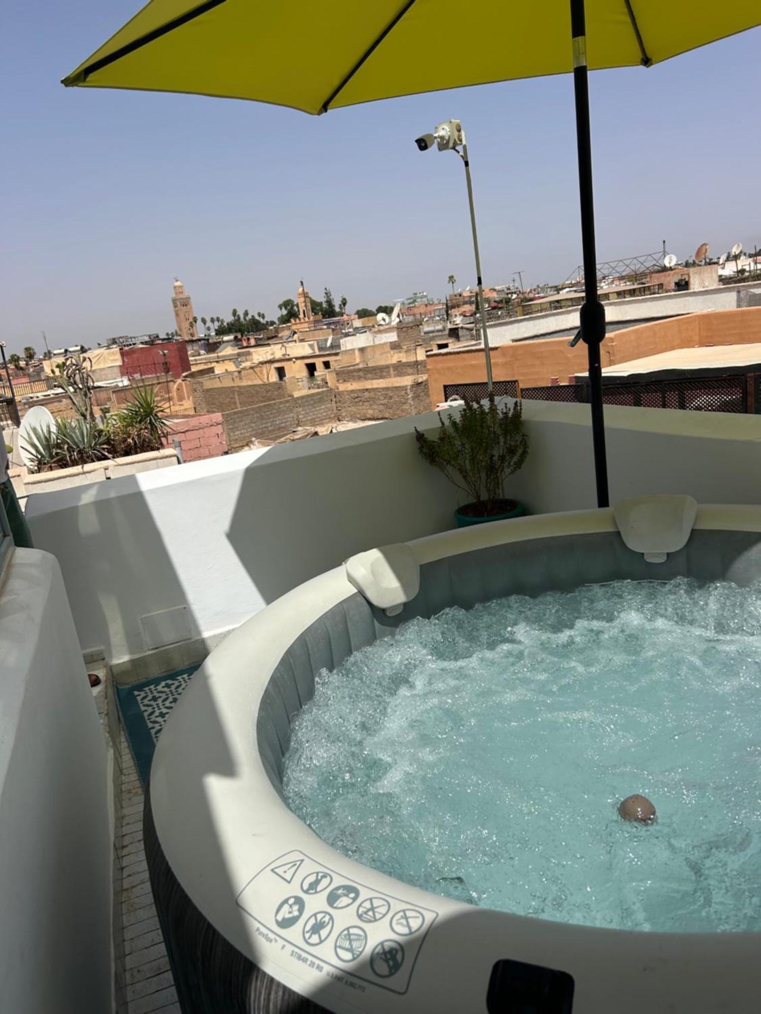 Riad Amazing Amazigh Avec Jacuzzi Petit Dejeuner Compris Avec Aussi Chambres Familiales Pres De La Place Jemaa El Fna Marrakesh Exterior foto